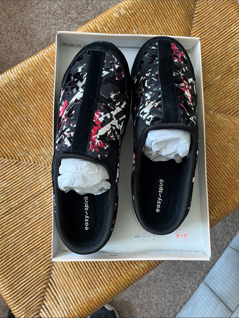 Easy Spirit Black Slip-On Sneakers with White & Maroon Splatter size 10